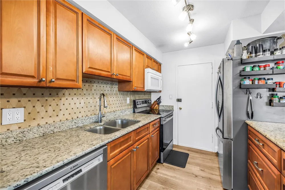 7200 SUNSHINE SKYWAY LANE S #8B St Petersburg, FL 33711