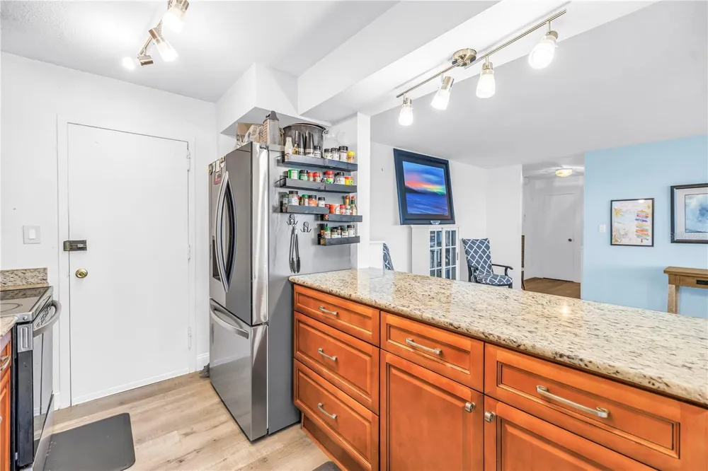 7200 SUNSHINE SKYWAY LANE S #8B St Petersburg, FL 33711