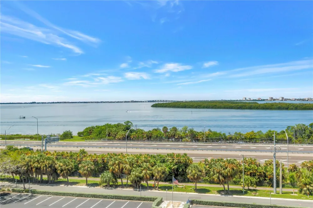 7200 SUNSHINE SKYWAY LANE S #8B St Petersburg, FL 33711