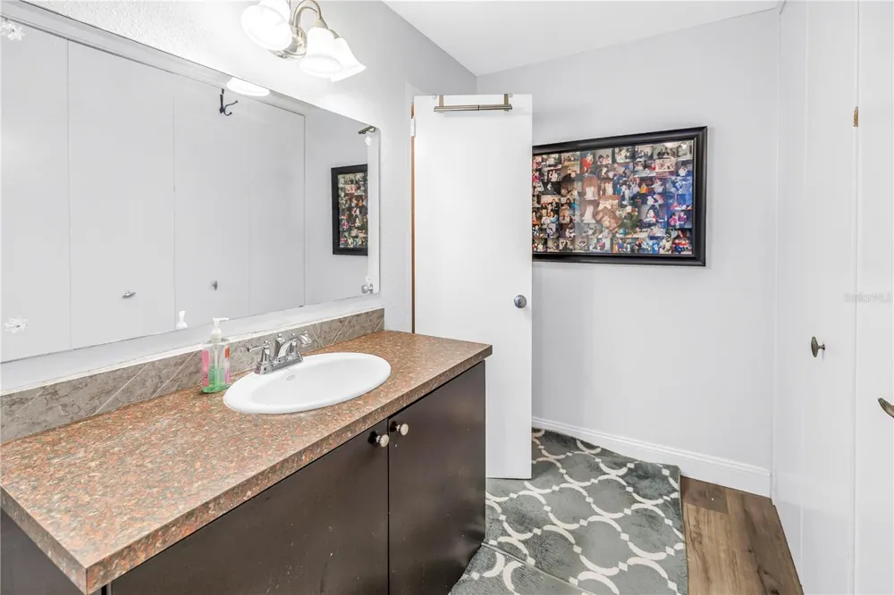 7200 SUNSHINE SKYWAY LANE S #8B St Petersburg, FL 33711
