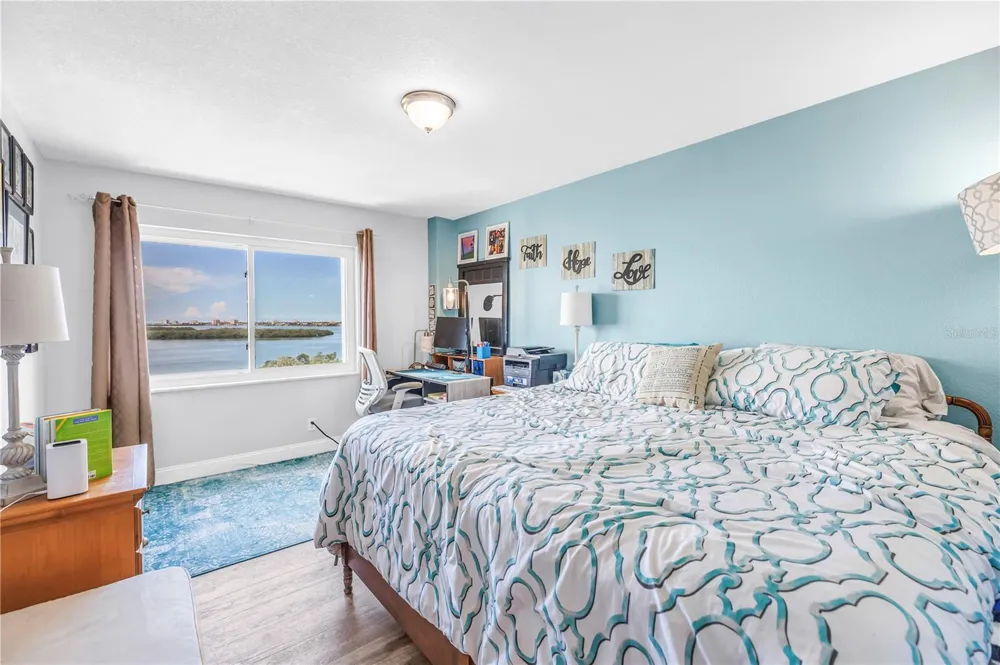7200 SUNSHINE SKYWAY LANE S #8B St Petersburg, FL 33711