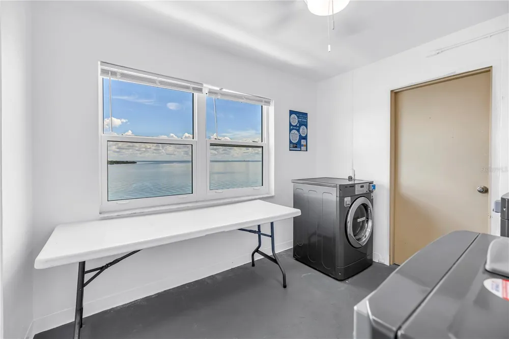 7200 SUNSHINE SKYWAY LANE S #8B St Petersburg, FL 33711