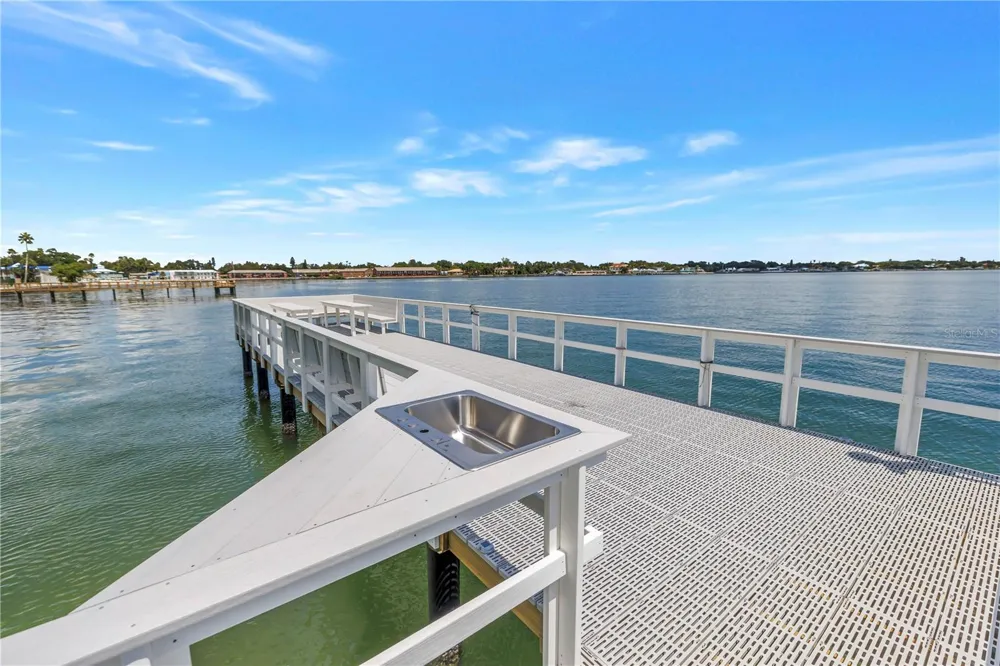 7200 SUNSHINE SKYWAY LANE S #8B St Petersburg, FL 33711