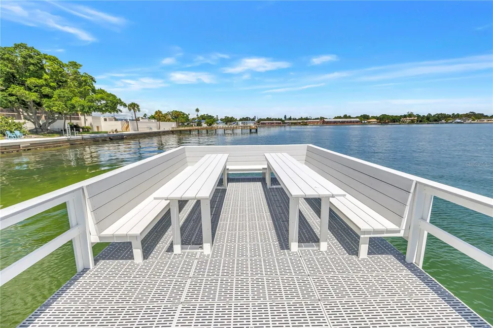 7200 SUNSHINE SKYWAY LANE S #8B St Petersburg, FL 33711