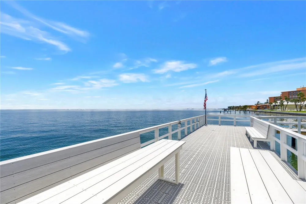7200 SUNSHINE SKYWAY LANE S #8B St Petersburg, FL 33711