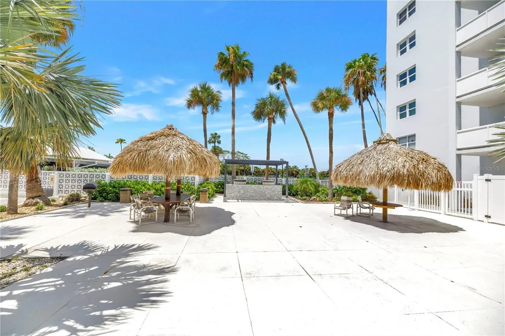 7200 SUNSHINE SKYWAY LANE S #8B St Petersburg, FL 33711