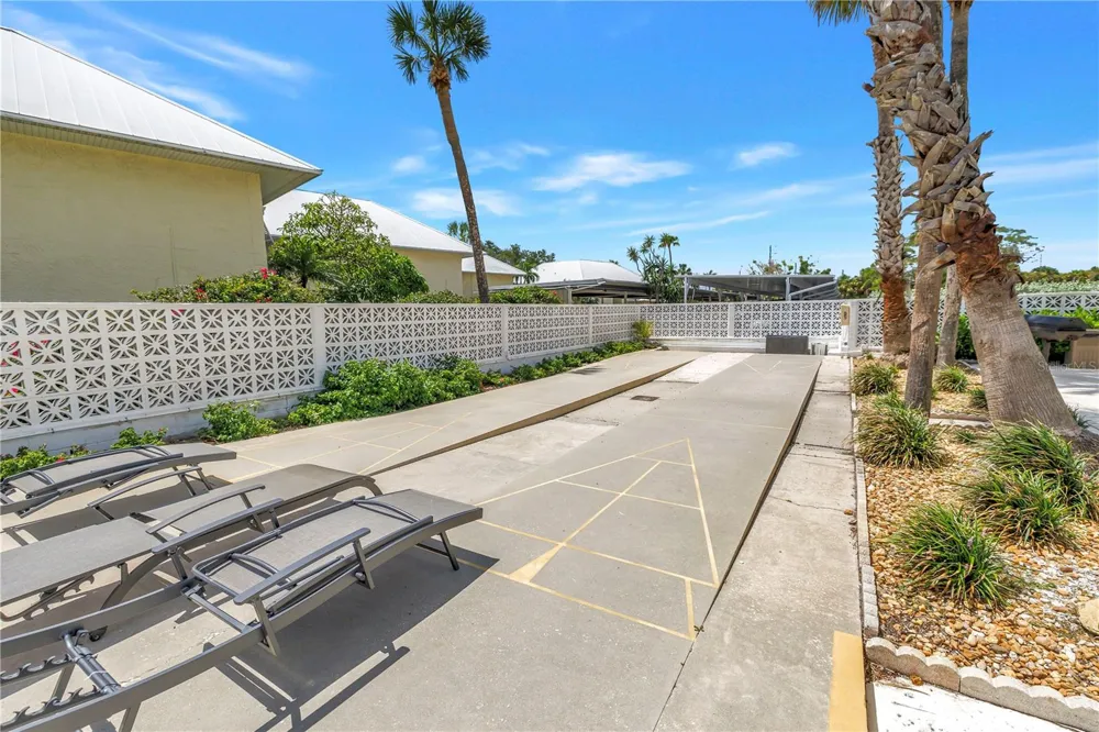 7200 SUNSHINE SKYWAY LANE S #8B St Petersburg, FL 33711