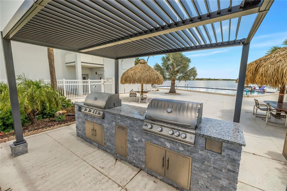 7200 SUNSHINE SKYWAY LANE S #8B St Petersburg, FL 33711