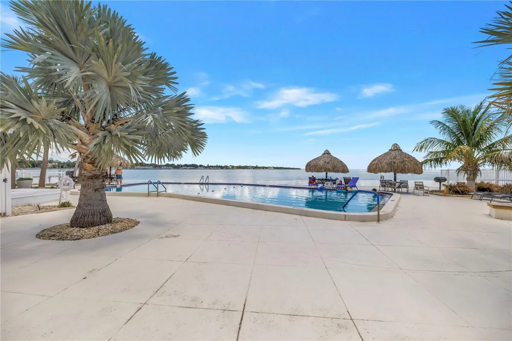 7200 SUNSHINE SKYWAY LANE S #8B St Petersburg, FL 33711