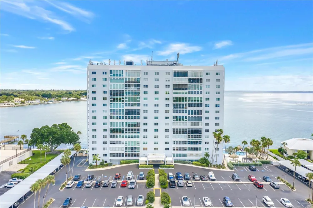 7200 SUNSHINE SKYWAY LANE S #8B St Petersburg, FL 33711