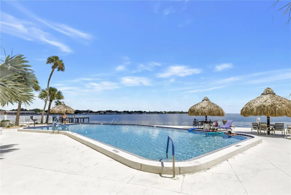 7200 SUNSHINE SKYWAY LANE S #8B St Petersburg, FL 33711