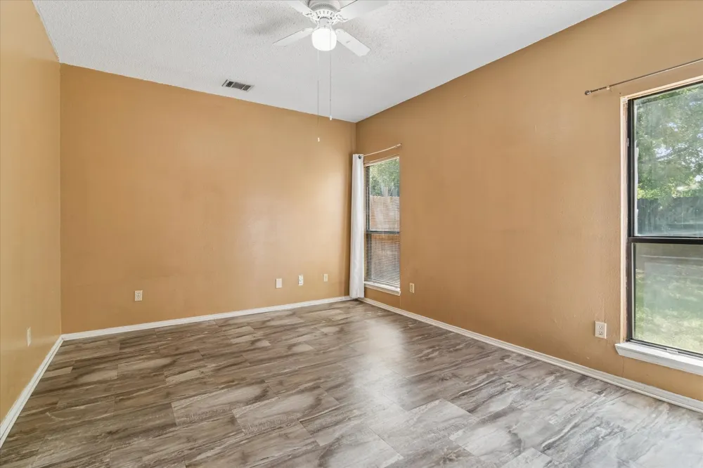 720 Ford Drive Cedar Hill, TX 75104