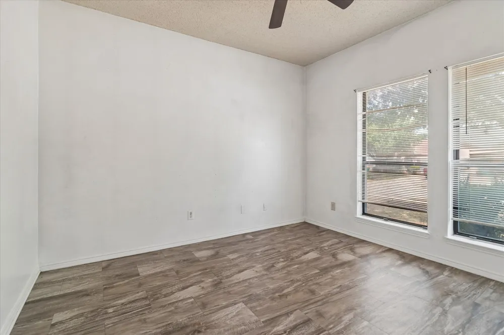 720 Ford Drive Cedar Hill, TX 75104
