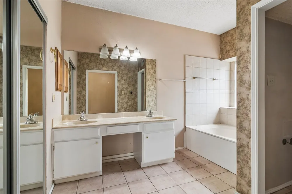 720 Ford Drive Cedar Hill, TX 75104