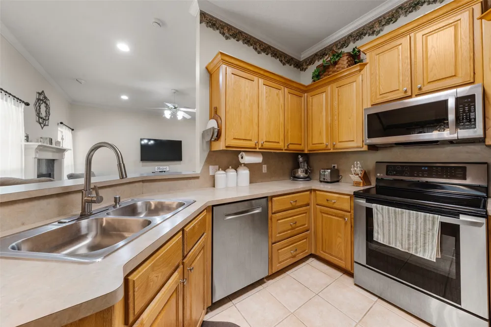 616 Pebble Creek Drive Hewitt, TX 76643