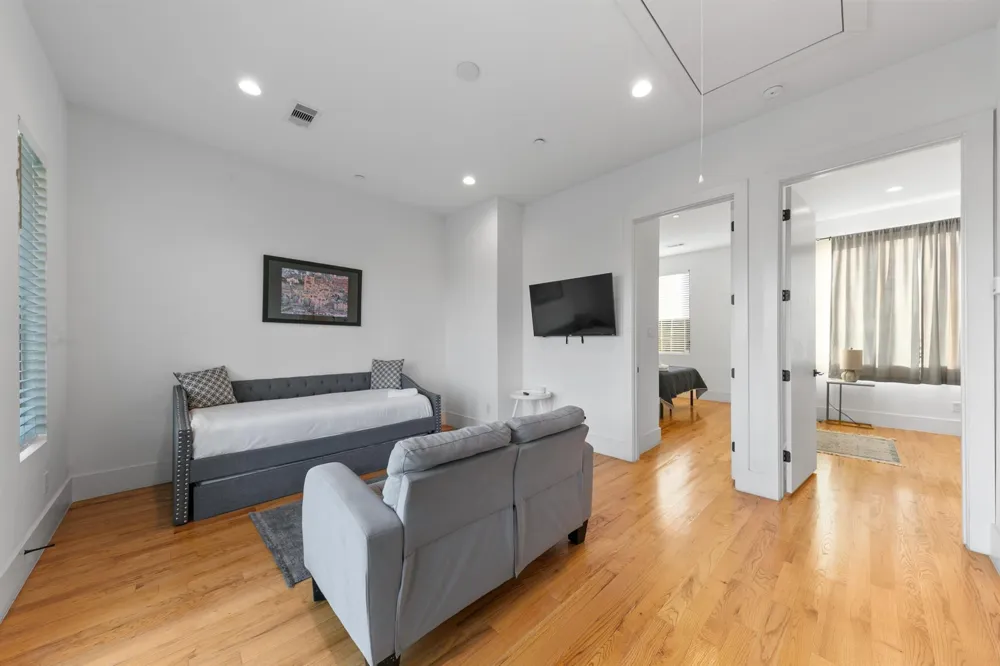 606 Oakley Street Houston, TX 77006