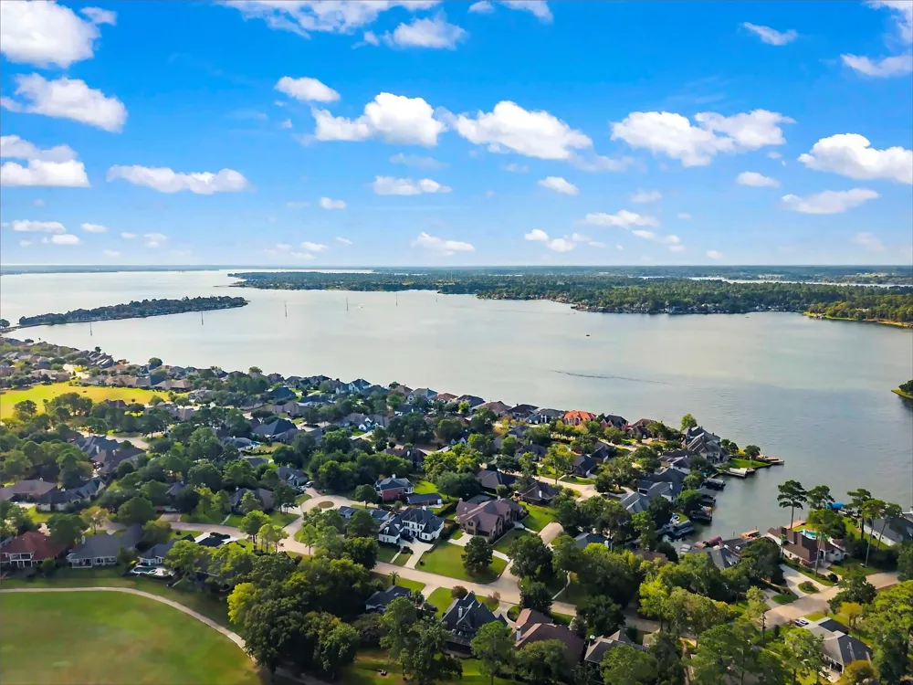 250 Hampton Glen Road Montgomery, TX 77356