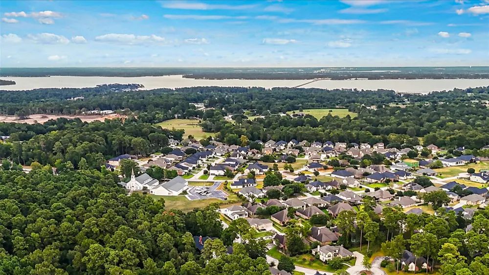 250 Hampton Glen Road Montgomery, TX 77356