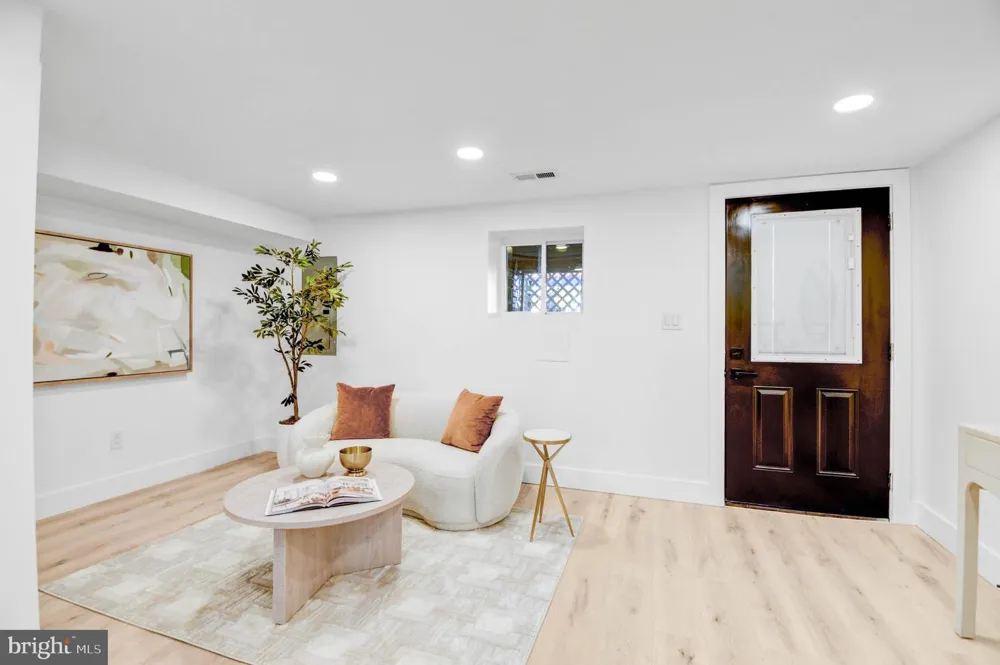 517 FLORIDA AVENUE NE Washington, DC 20002