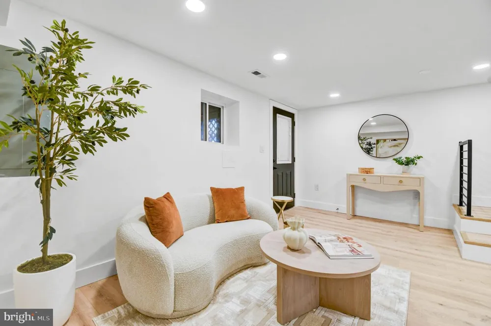 517 FLORIDA AVENUE NE Washington, DC 20002