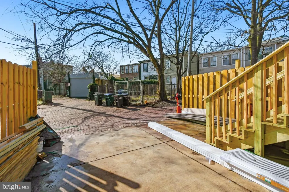 517 FLORIDA AVENUE NE Washington, DC 20002