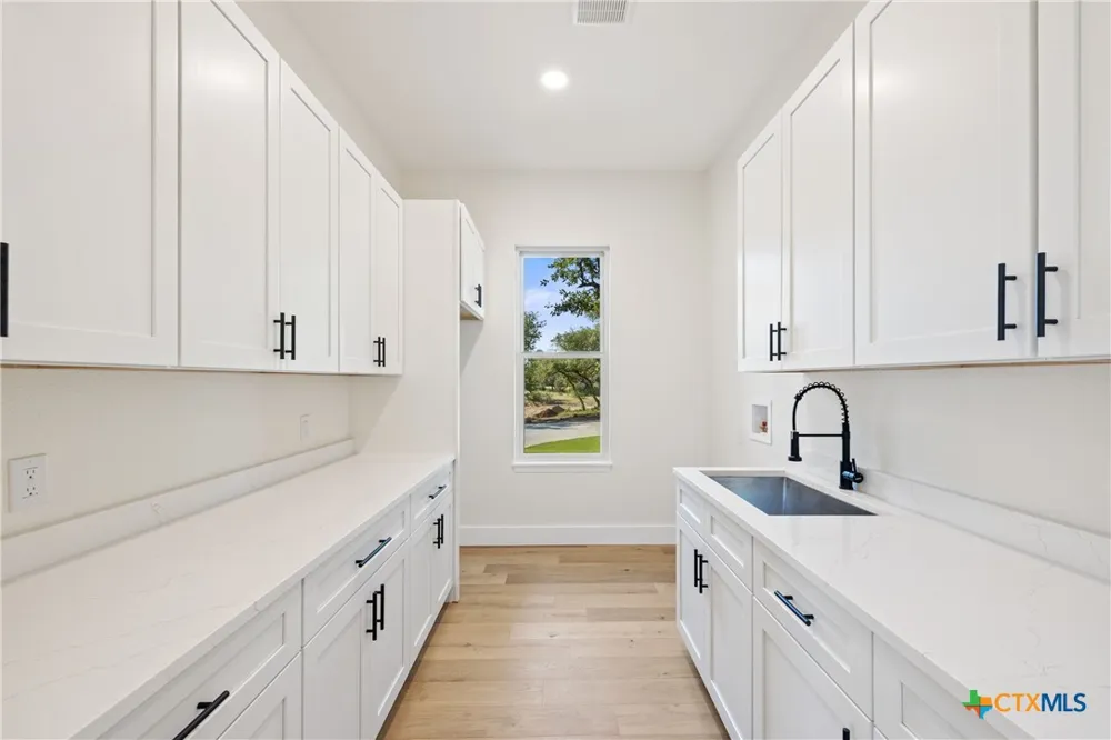 765 Legacy Hills Drive Johnson City, TX 78636
