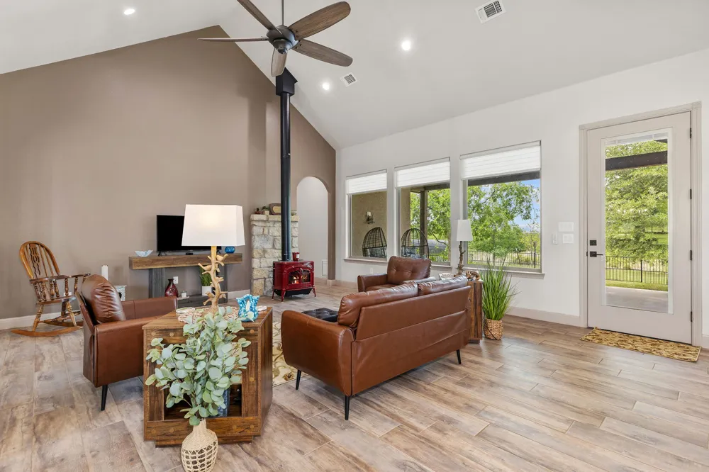 128 Strada Luca Florence, TX 76527