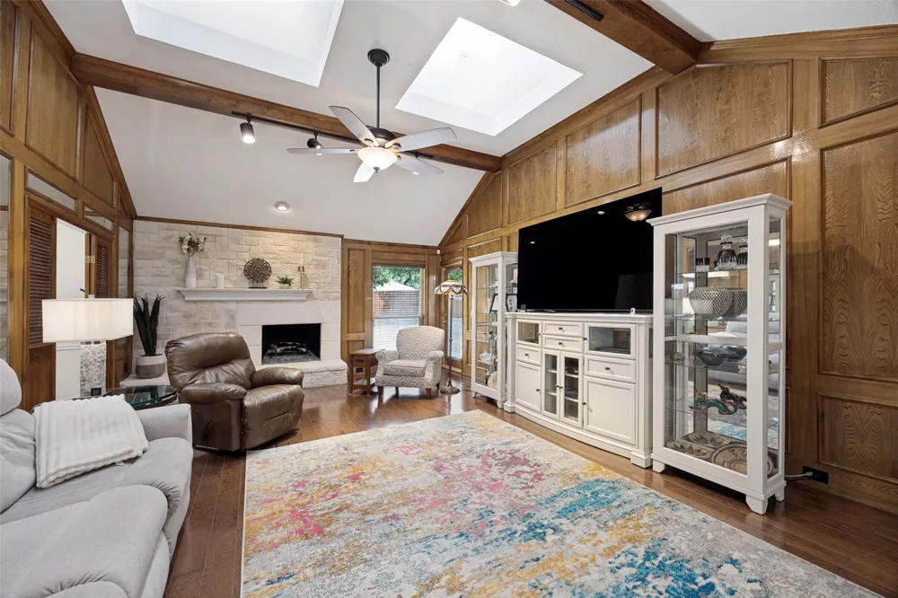 6223 Fox Trail Dallas, TX 75248