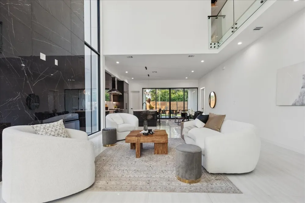 3828 Eaton Drive Dallas, TX 75220