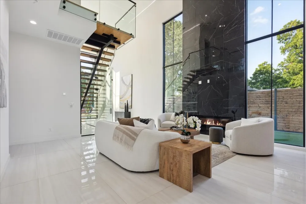 3828 Eaton Drive Dallas, TX 75220