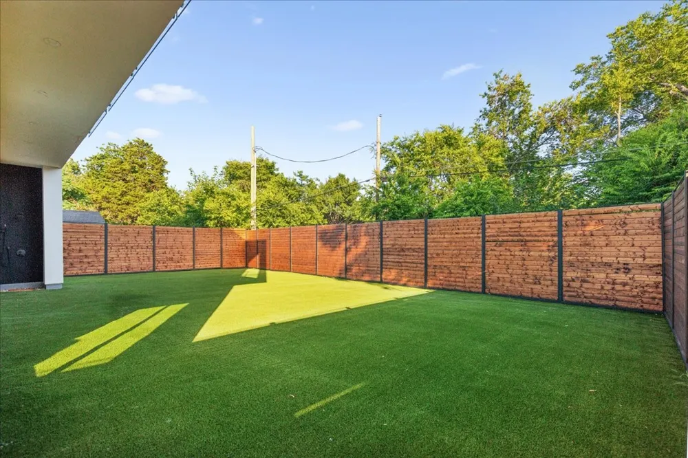 3828 Eaton Drive Dallas, TX 75220