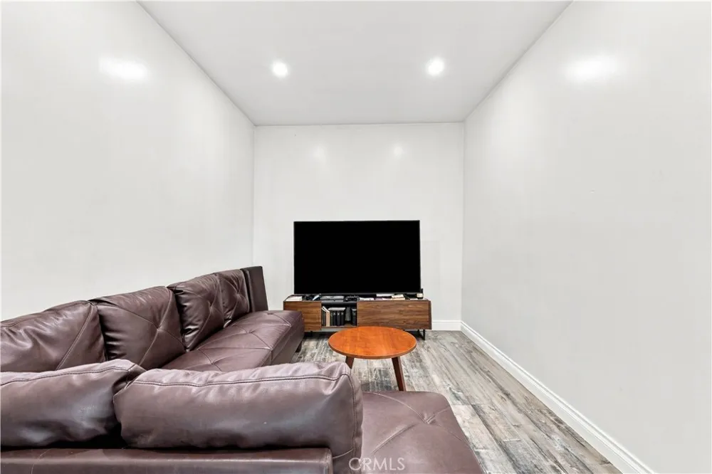 14138 Lemay Street Van Nuys, CA 91405