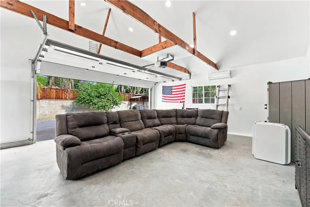 14138 Lemay Street Van Nuys, CA 91405