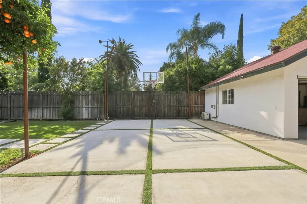14138 Lemay Street Van Nuys, CA 91405
