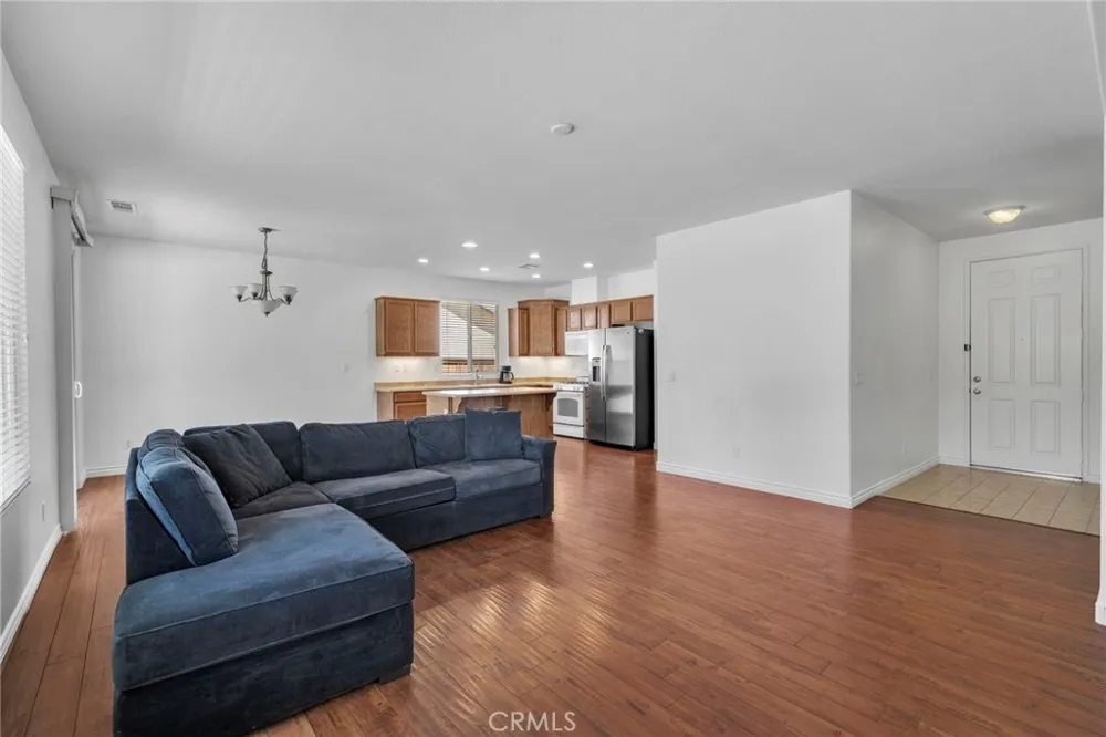 15586 Pilot Rock Victorville, CA 92394