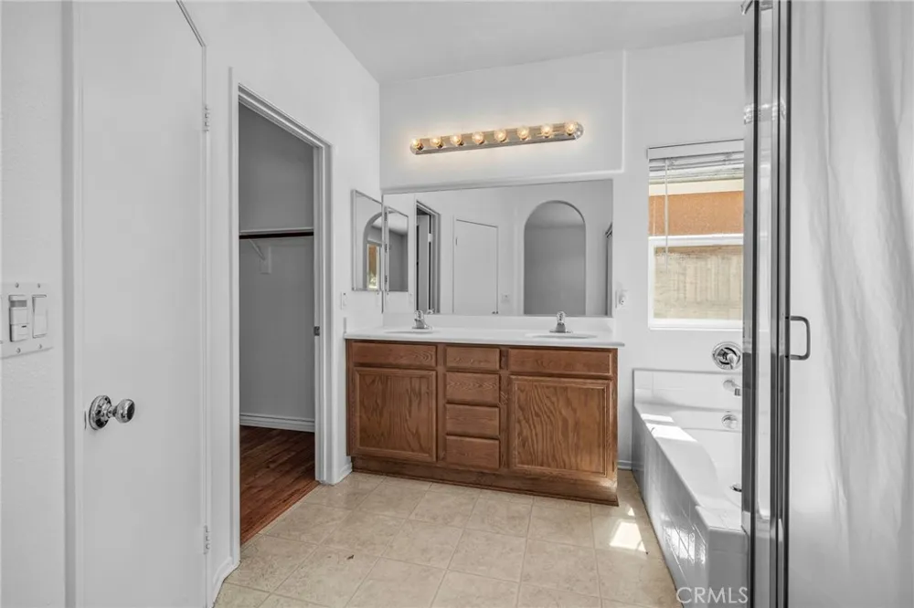 15586 Pilot Rock Victorville, CA 92394