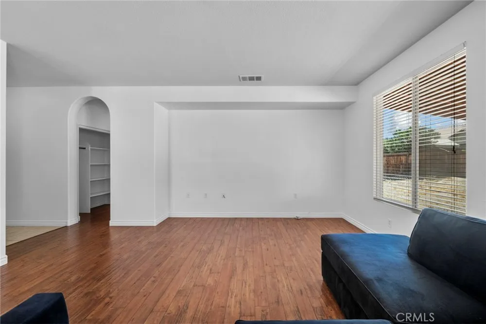 15586 Pilot Rock Victorville, CA 92394