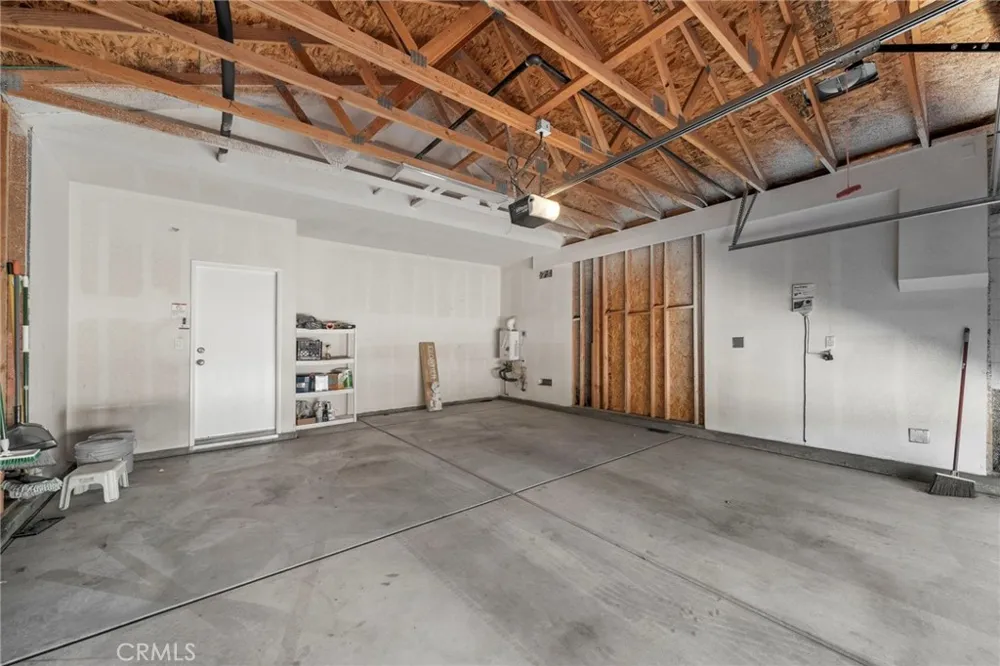 15586 Pilot Rock Victorville, CA 92394