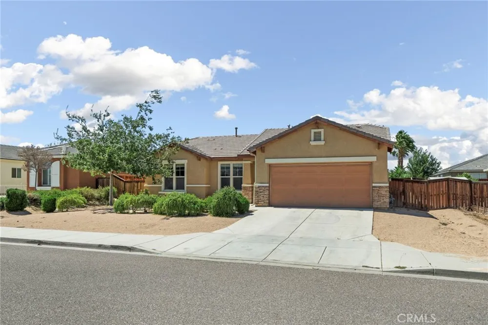 15586 Pilot Rock Victorville, CA 92394