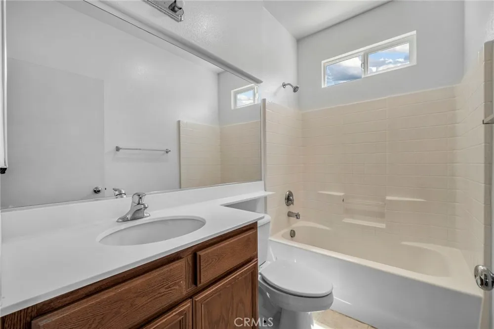 15586 Pilot Rock Victorville, CA 92394