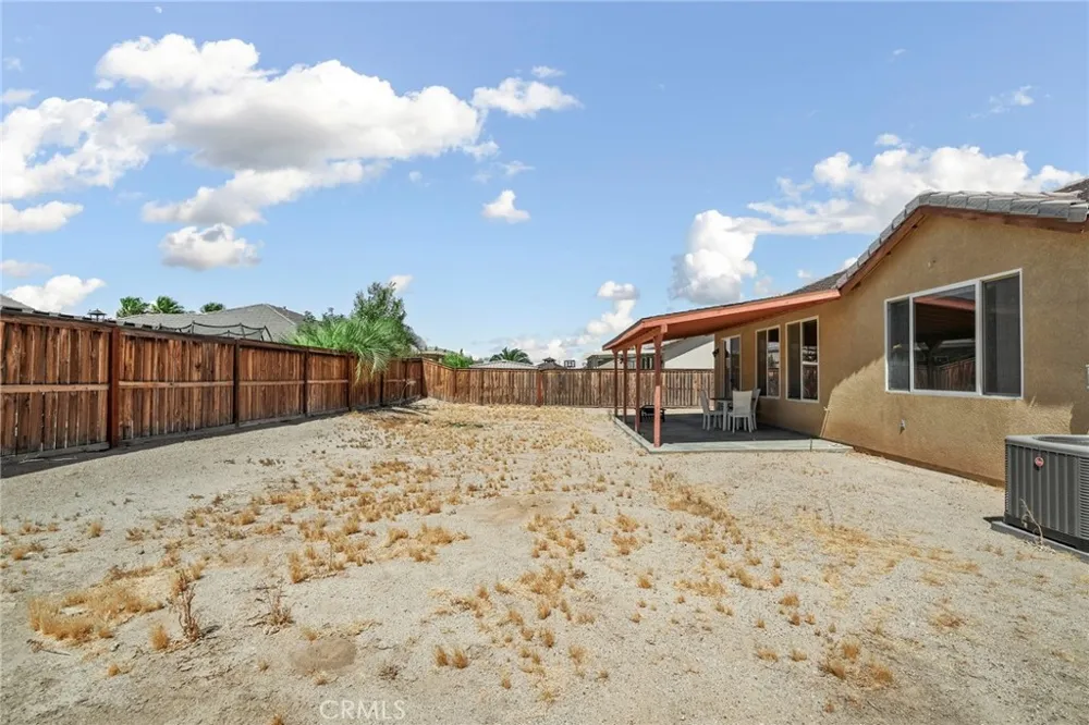 15586 Pilot Rock Victorville, CA 92394