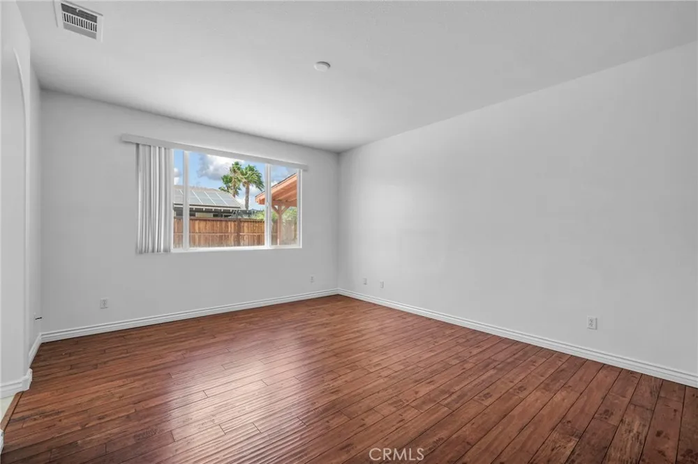 15586 Pilot Rock Victorville, CA 92394