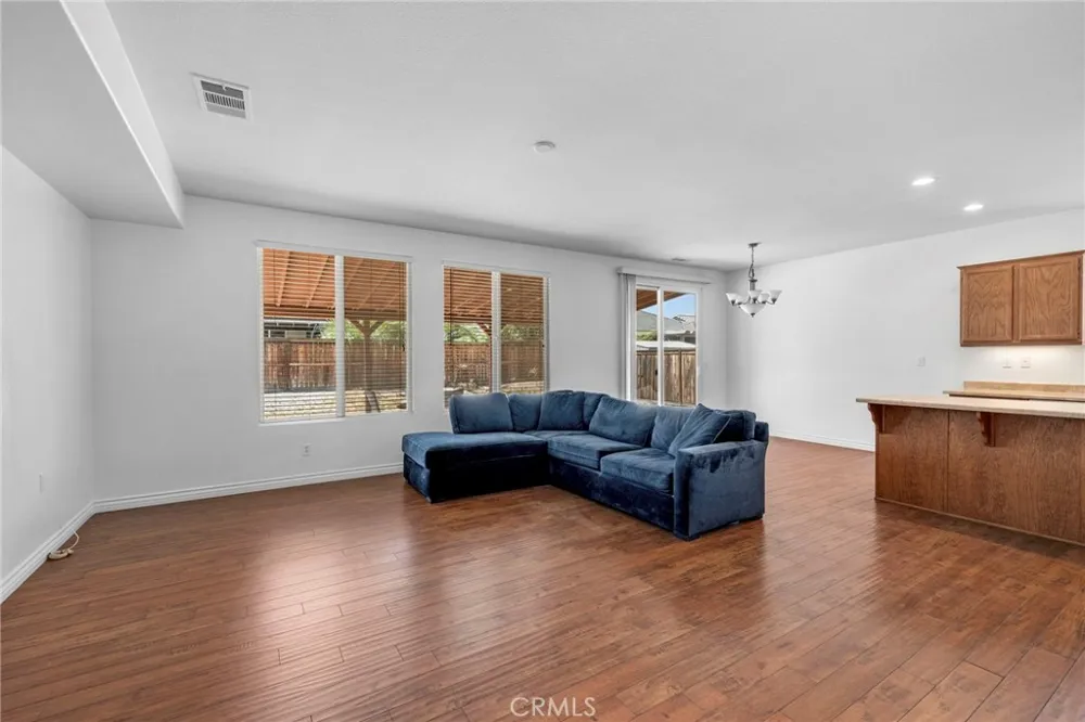 15586 Pilot Rock Victorville, CA 92394