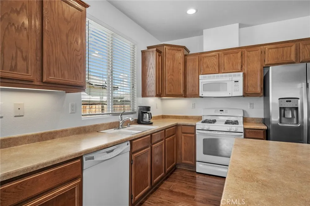 15586 Pilot Rock Victorville, CA 92394