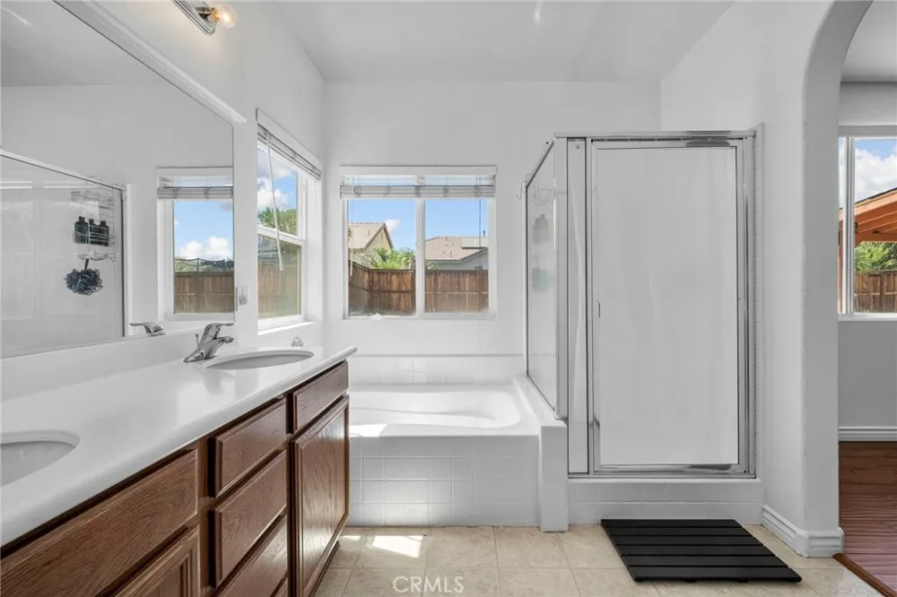 15586 Pilot Rock Victorville, CA 92394