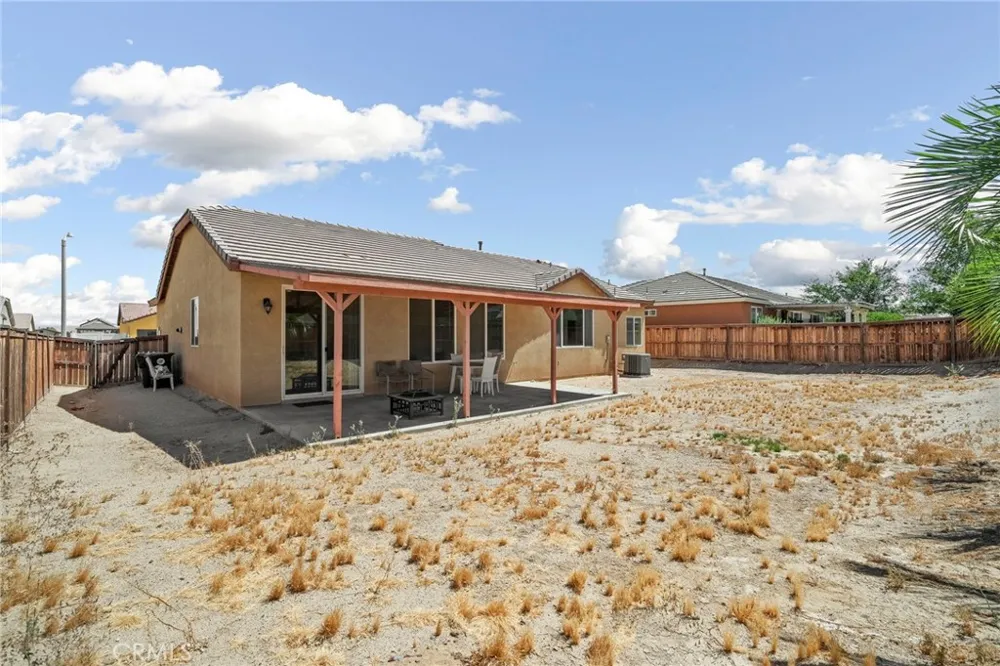 15586 Pilot Rock Victorville, CA 92394