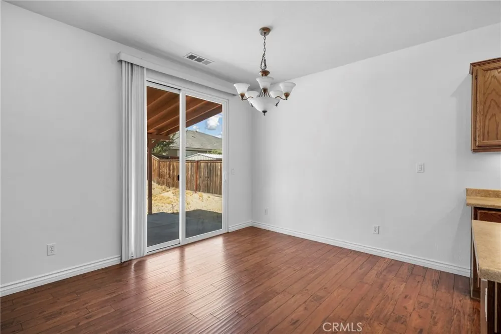15586 Pilot Rock Victorville, CA 92394