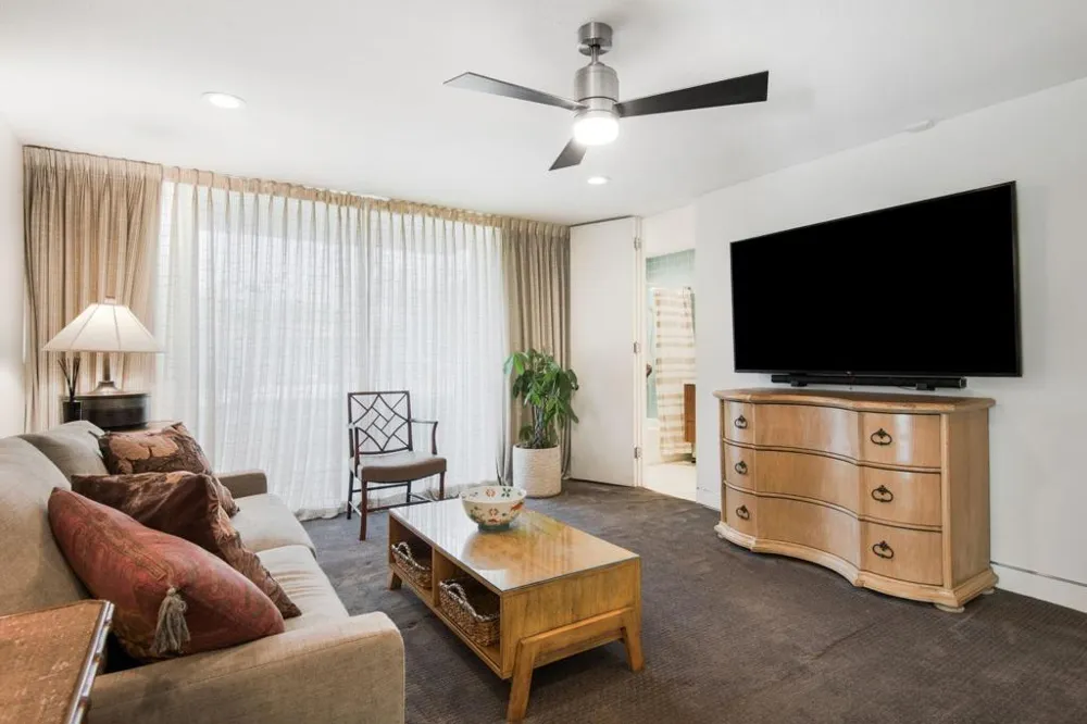 1999 S Joshua Tree Place Palm Springs, CA 92264