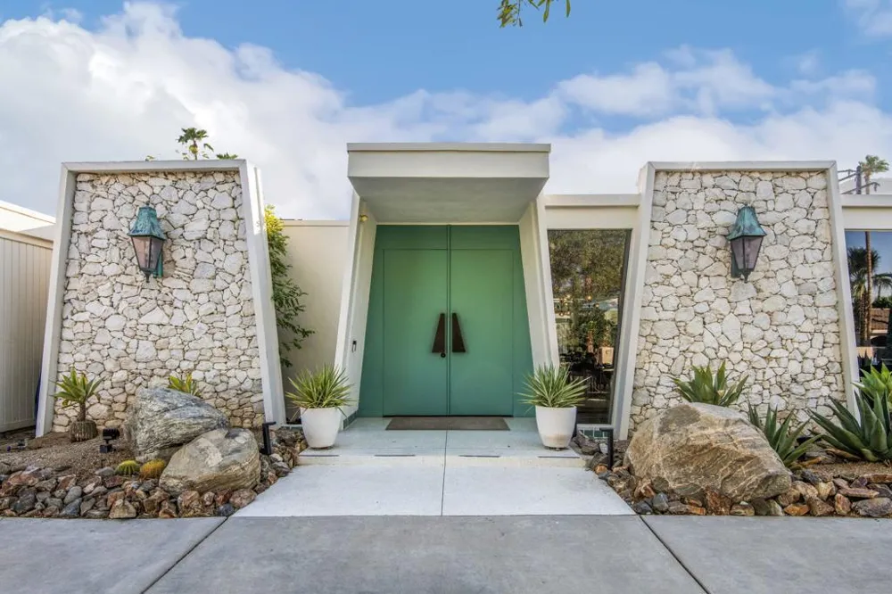1999 S Joshua Tree Place Palm Springs, CA 92264