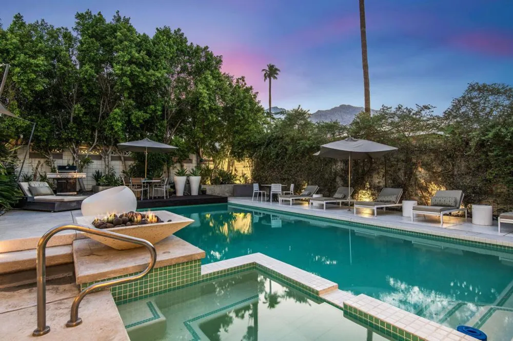1999 S Joshua Tree Place Palm Springs, CA 92264